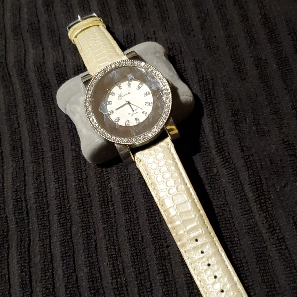 GENOA Watch - Picture 5 of 5